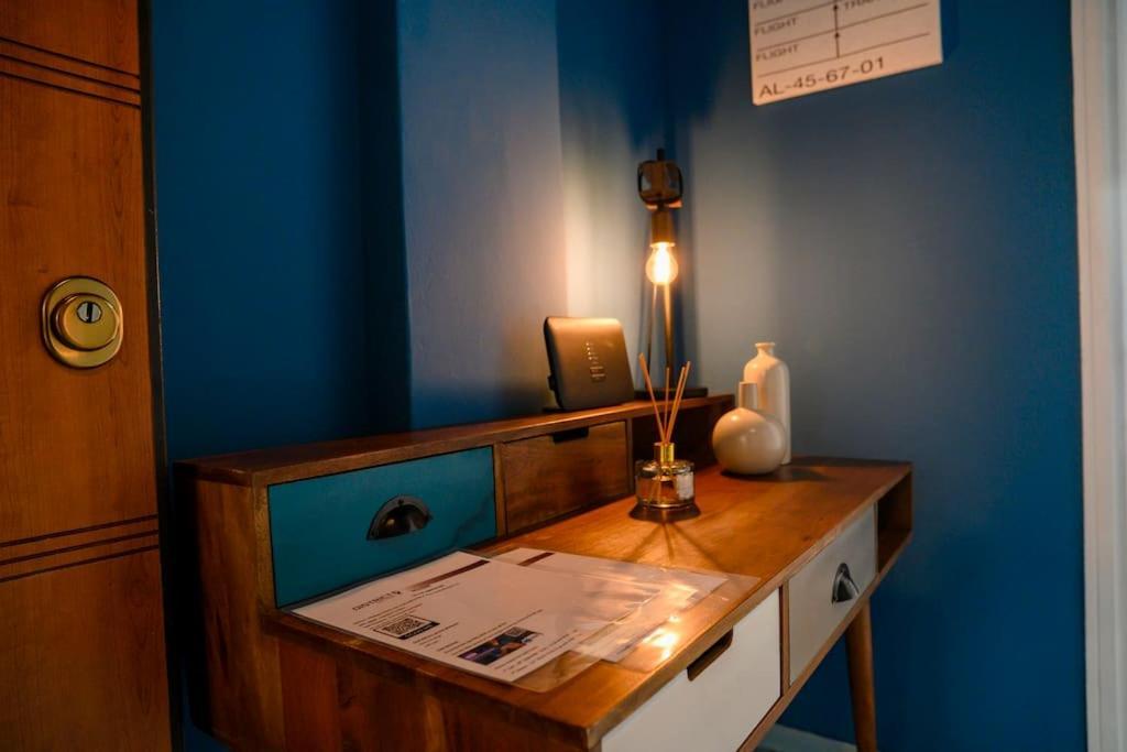 Bluexenia 1 Bedroom Retro Luxury เอเธนส์ ภายนอก รูปภาพ