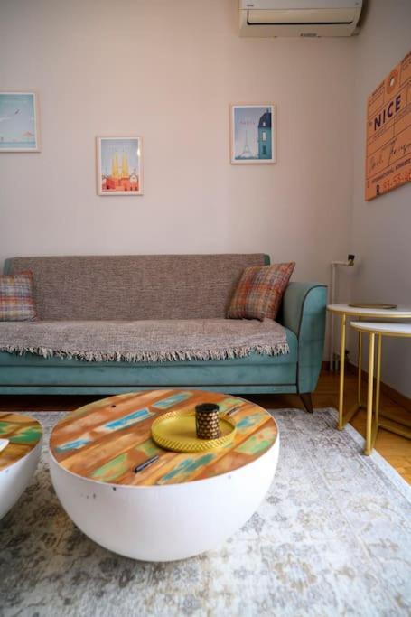 Bluexenia 1 Bedroom Retro Luxury เอเธนส์ ภายนอก รูปภาพ