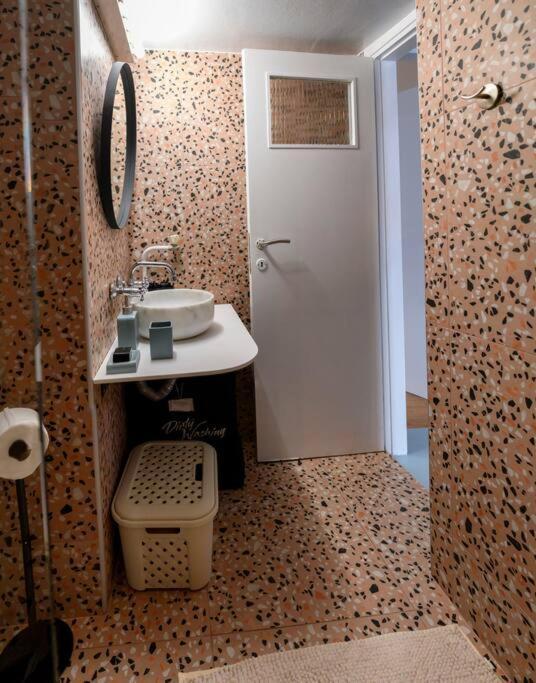 Bluexenia 1 Bedroom Retro Luxury เอเธนส์ ภายนอก รูปภาพ