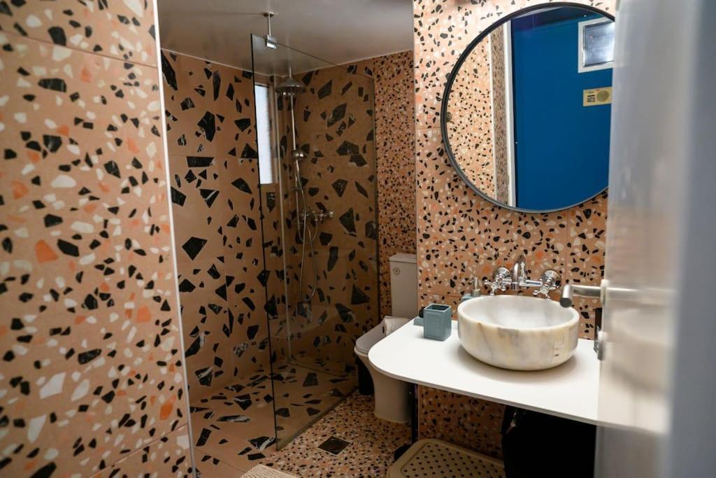 Bluexenia 1 Bedroom Retro Luxury เอเธนส์ ภายนอก รูปภาพ
